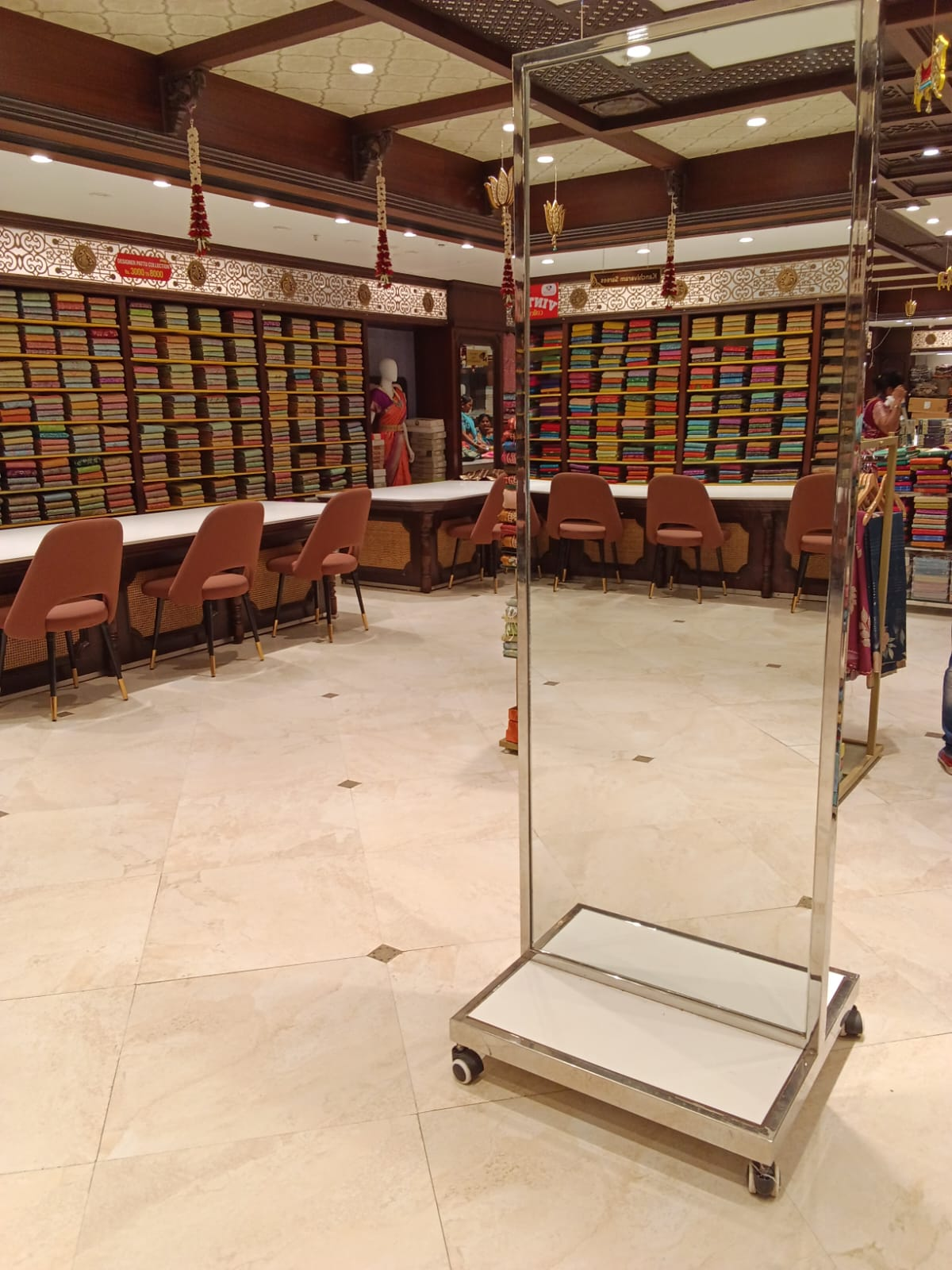 Stainless Steel Showroom Mirror Trolleys